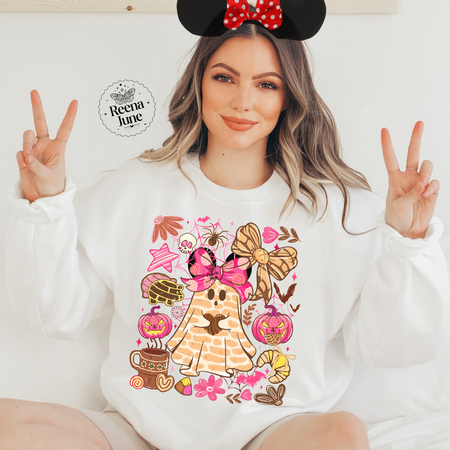 Cute Pink Halloween Ghost Sweatshirt – Girly Fall Aesthetic, Minnie Ears, Pumpkin & Candy Design, Cozy Spooky Season Pullover for Women, Pantasma Spanish Shirt