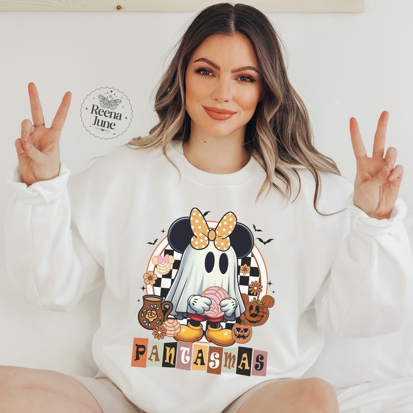 Pantasma Minnie Halloween T-Shirt – Cute Spanish Ghost Tee, Fall Aesthetic, Spooky Season Graphic Shirt, Pumpkin & Candy Design