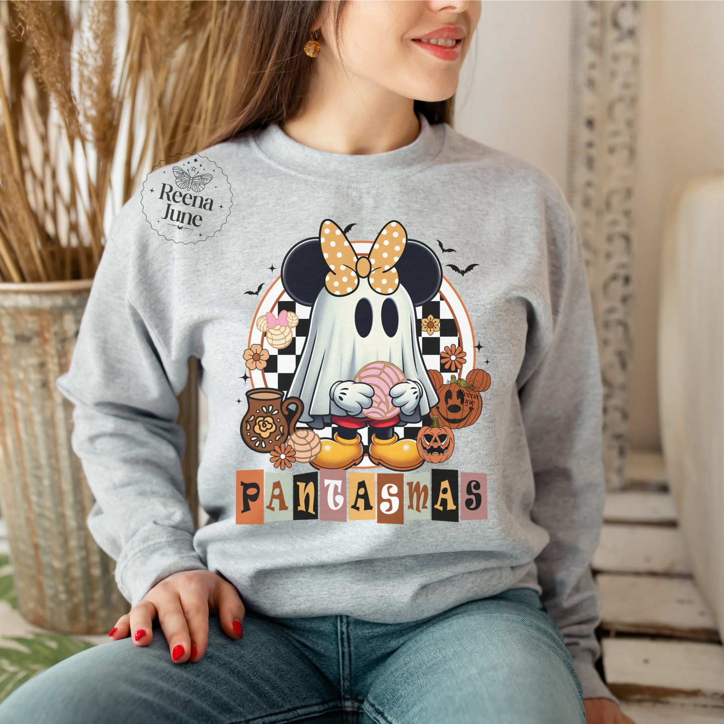 Pantasma Minnie Halloween T-Shirt – Cute Spanish Ghost Tee, Fall Aesthetic, Spooky Season Graphic Shirt, Pumpkin & Candy Design
